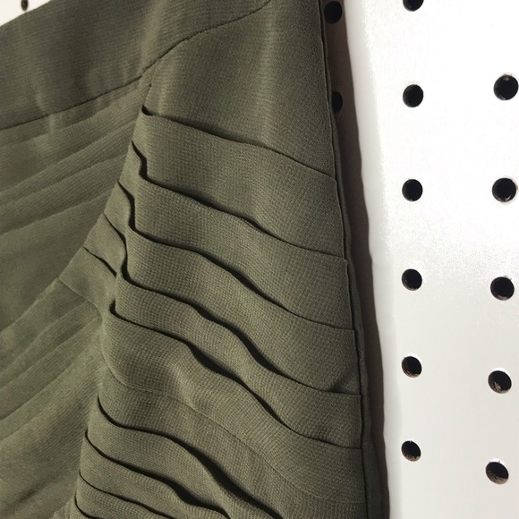 NWT Banana Republic Pleated Skirt - Picture 3 of 3